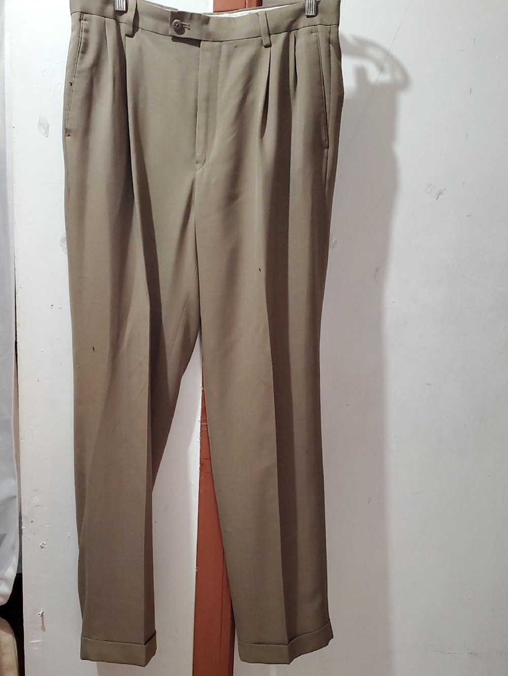 Louis Raphael Men's Pleated Chinos in Light Khaki Size 34x32